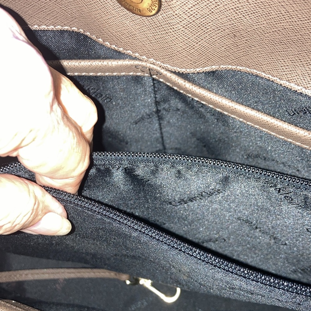 EUC CALVIN KLEIN large bag w/ big end pockets, gt hardware, snap close $78 - Picture 11 of 13